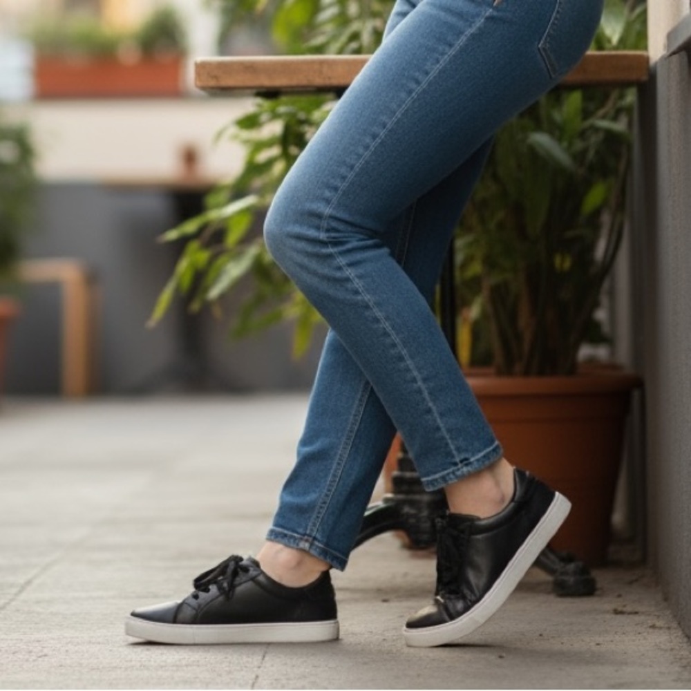 STYLUS Unisex Faux Leather Memory Foam Sneakers